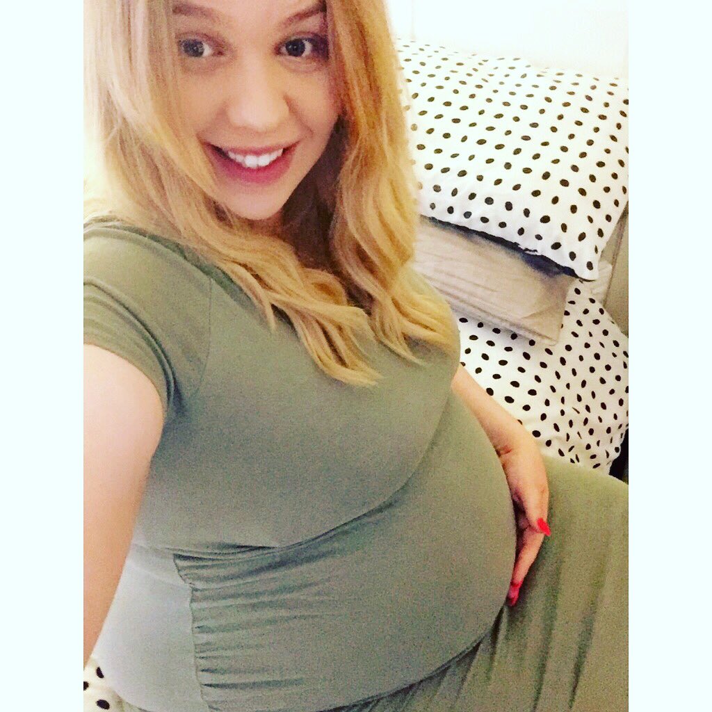 shezbabee's tweet photo. 27 weeks #babynumberdos #babygitl #soontobemummaof2 https://t.co/x5JNBMIVJl
