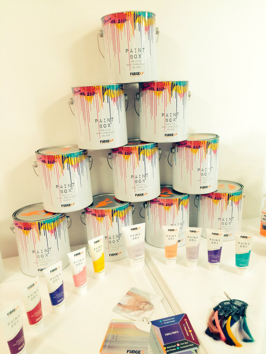 creativeheadmag's tweet photo. With @FUDGEHAIR at @TheHospitalClub for #planetF 🎨🎨🎨 https://t.co/itEwnSPuhL