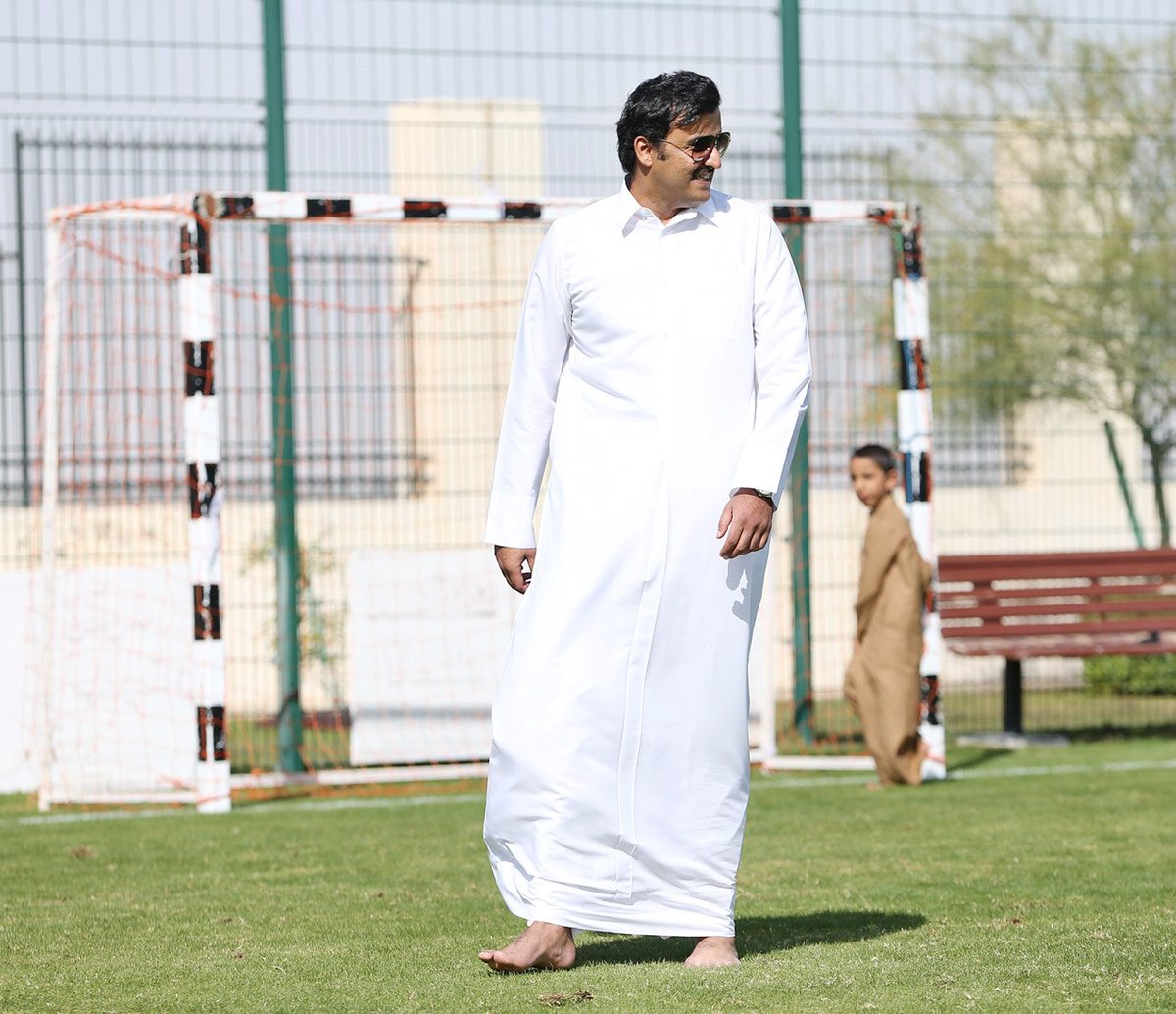 Alraya_P's tweet photo. لقطات من المباراة التي جمعت سمو الأمير الشيخ تميم مع ابنائه في فعاليات مركز نوماس في سميسمة بمناسبة #الي��م_الرياضي https://t.co/XxrbQW23uq