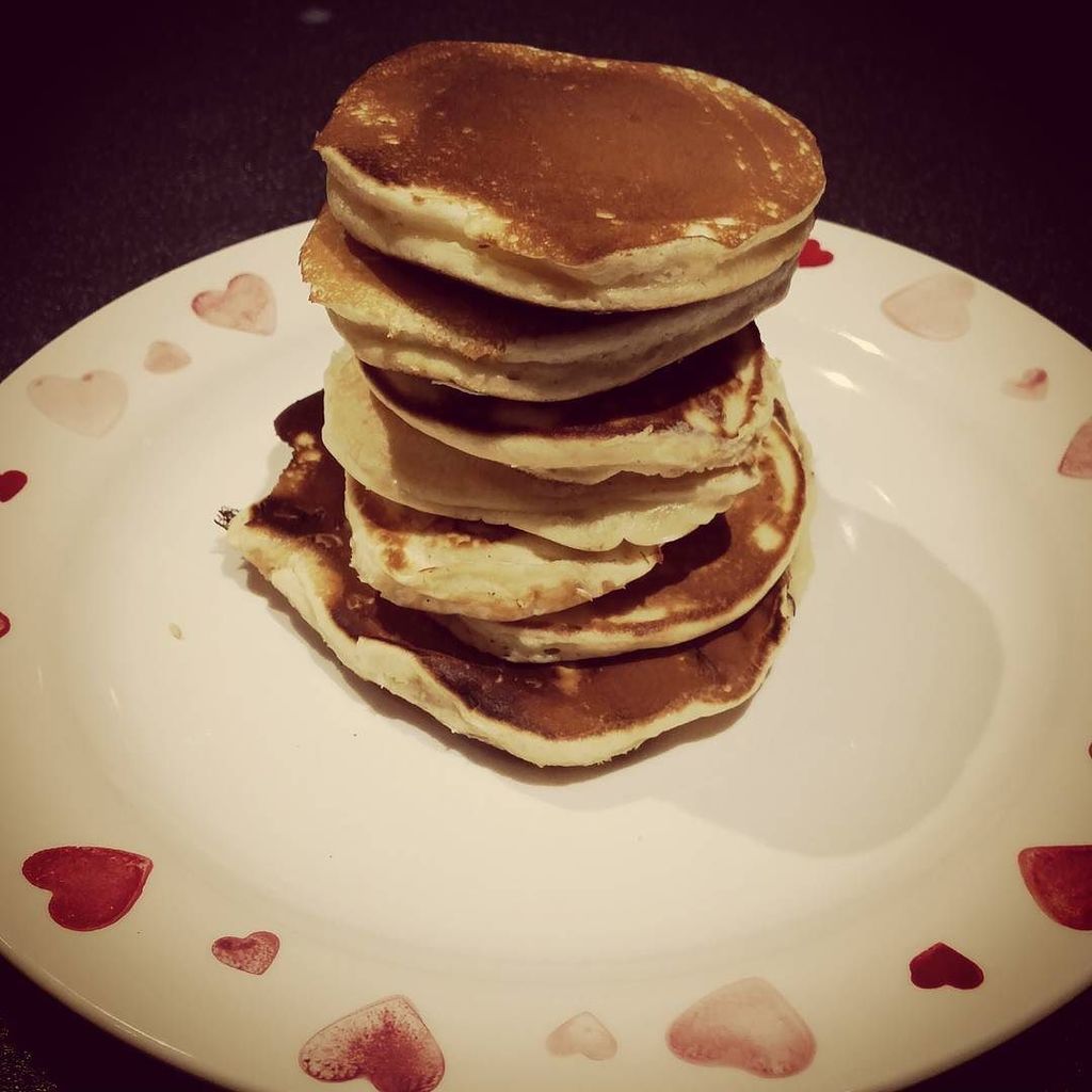 Brooko91's tweet photo. Here's my attempt at making Scotch pancakes #pancakeday https://t.co/E9T0X9aIAe