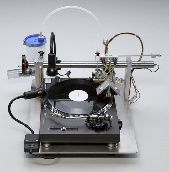 blogosquare's tweet photo. Vu sur le net, une machine pour graver son propre vinyle https://t.co/atUXHvUHUe https://t.co/uIm65WbBcW
