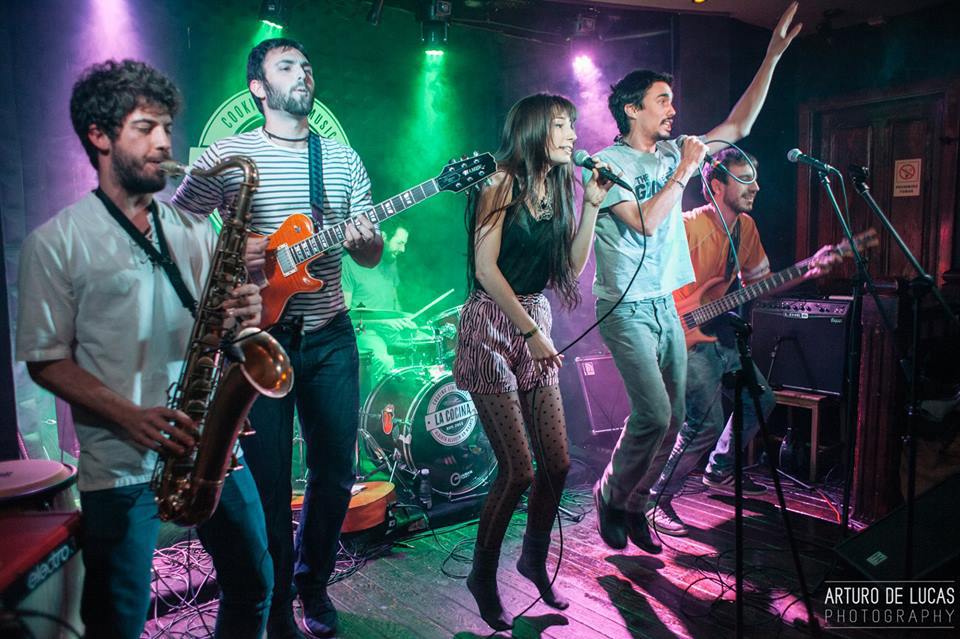 Actuación acústica del grupo PAPAWANDA discoscandilejas.com/actuacion-acus…