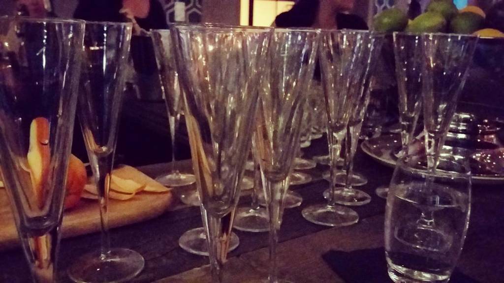 MsFoodBlogger's tweet photo. Prosecco was rather enjoyed,  on to the cocktails! #SwaySwag https://t.co/0tOXt90O9j https://t.co/TiUSvEVgmz