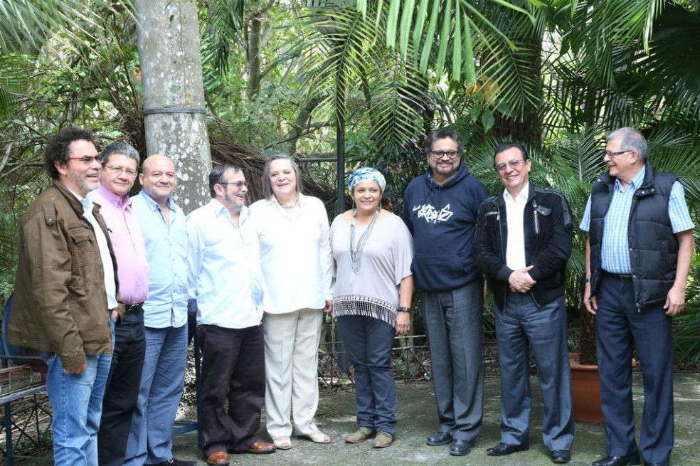 elespectador's tweet photo. #ATENCIÓN Clara López, presidenta del Polo, se reunió con las Farc en Cuba https://t.co/KdChf0dasi https://t.co/ASPMpjnmZ4
