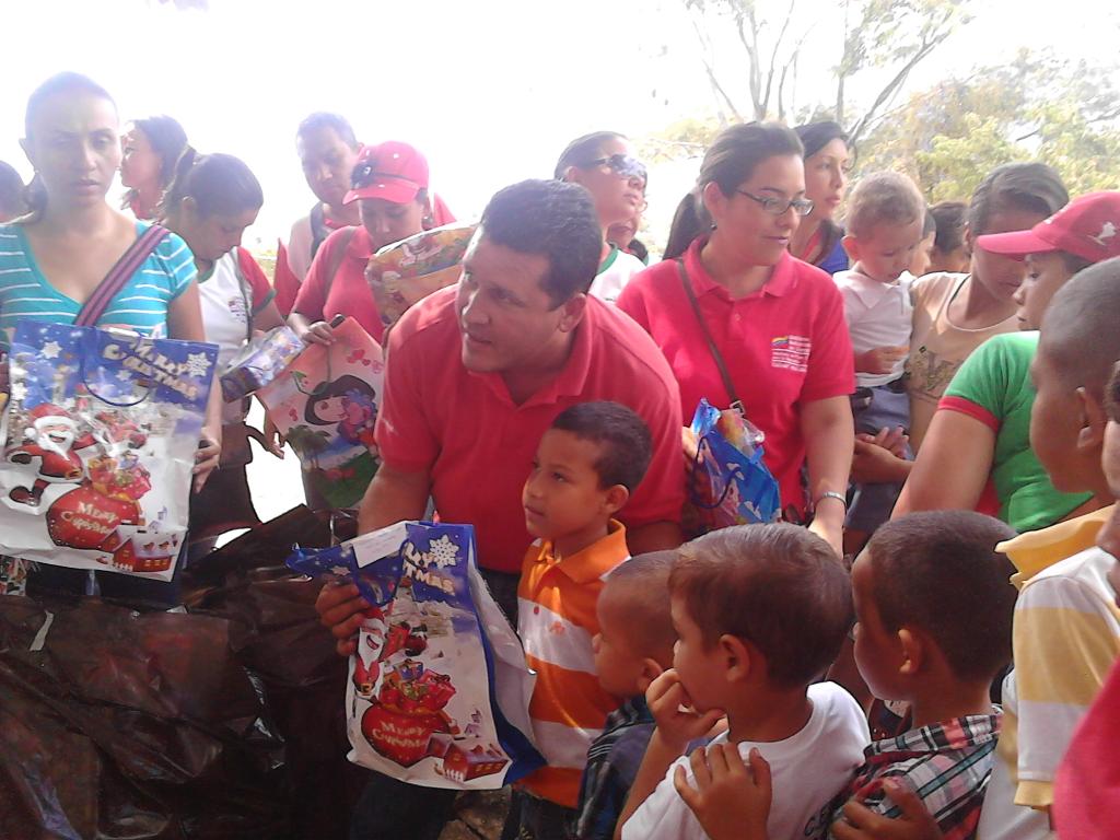 robertcbit's tweet photo. 15 años tiene Fundabit  brindando tecnología libre a los pueblos mas lejanos, premisa del  Comandante Chavez https://t.co/hN4aBljQ7b