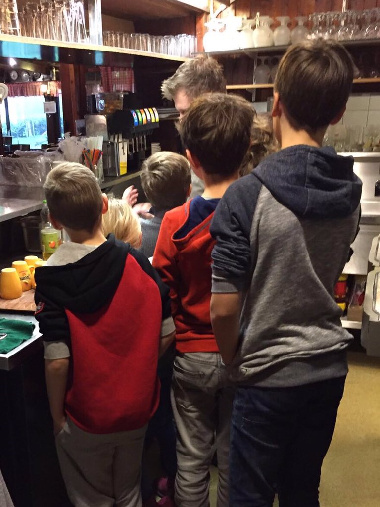 Zo ouders, deze kinderen kunnen voortaan hun eigen pannenkoeken bakken ;-) Eisvrij bij Pannenkoekenhuis De Oude Maas