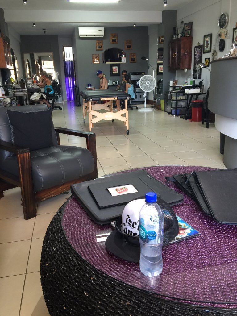 GolfForACure843's tweet photo. An old familiar setting. #TattooShop #JacoCR #AnchorsEnd #LetsGetSomeInk https://t.co/vLUyTPyoXO