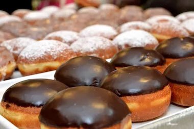 dancingbearnyc's tweet photo. One word: pączki. https://t.co/FSCdFPiFDV