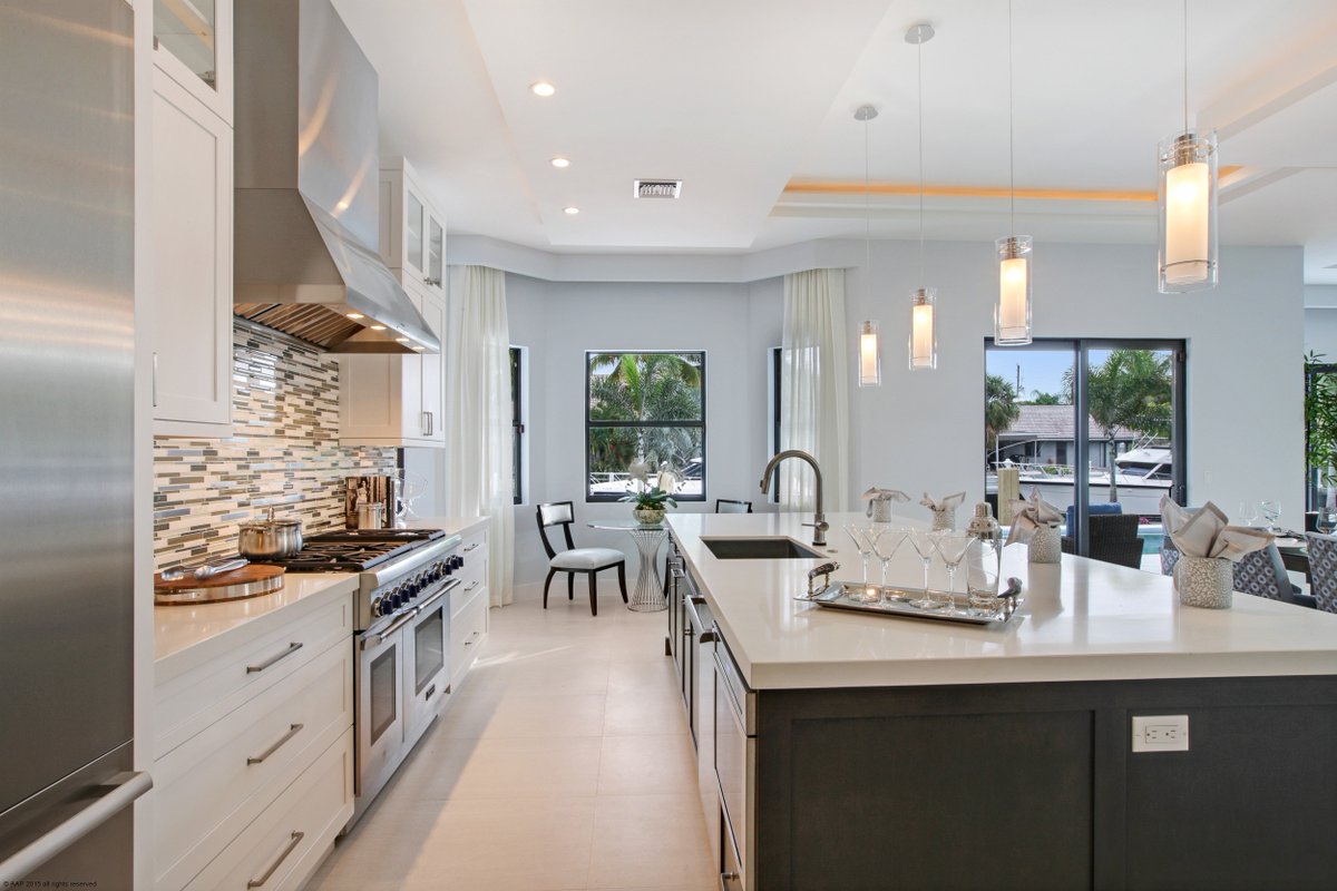 eastsideluxury's tweet photo. Open house today 12-2PM. Preview this magnificent waterfront pool home East Delray Beach. https://t.co/iCen4kWBfl https://t.co/zeX0tqgQnV
