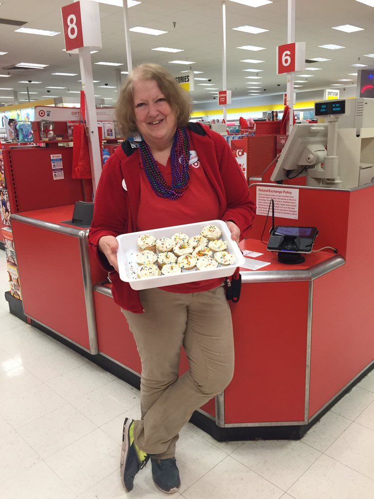 jaclynturner09's tweet photo. Fat Tuesday REDCard Game, Cashiers get beads and a cake! @Dana_Schleicher @melbeglinger @tungsethgolf @deboerjamie https://t.co/JPNLR959WT