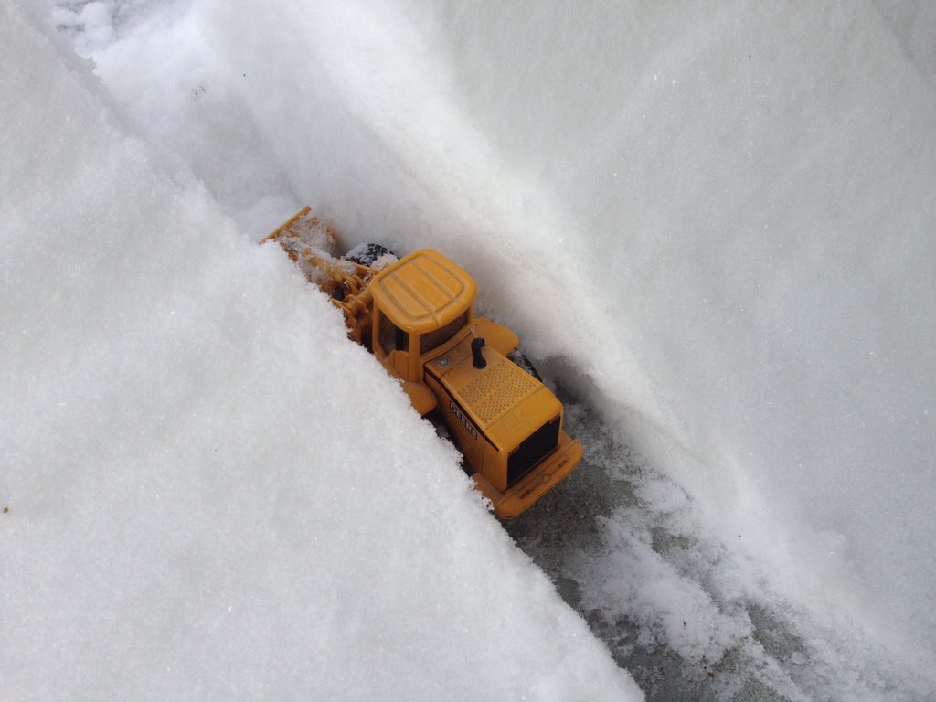 hfxtraffic's tweet photo. RT @JBanana84: Crews are busy digging out the balconies on #LarryUteck #nsstorm https://t.co/XvBwP3t2Up