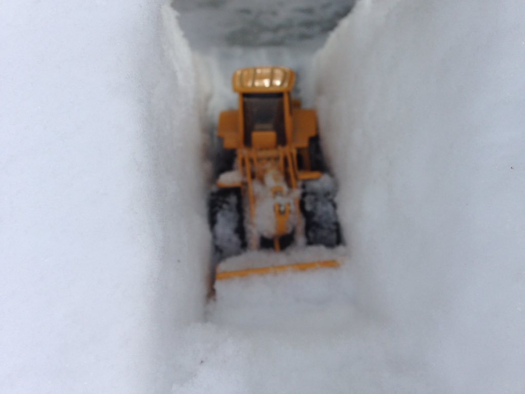 hfxtraffic's tweet photo. RT @JBanana84: Crews are busy digging out the balconies on #LarryUteck #nsstorm https://t.co/XvBwP3t2Up