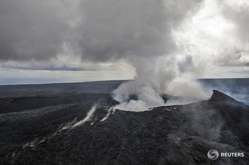 Reuters's tweet photo. Hawaii's Big Island declares emergency over dengue fever infections: https://t.co/ACdxDykJkb https://t.co/X3u9EbpG4v