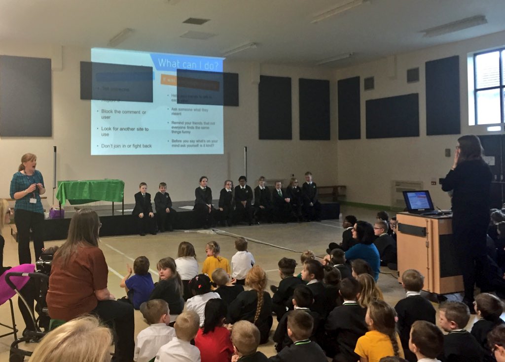 OnoFnlomce_net's tweet photo. Sharing our learning about Internet Safety in assembly #studentleaders #SaferInternetDay @enquireict https://t.co/jUa71Z0mkC