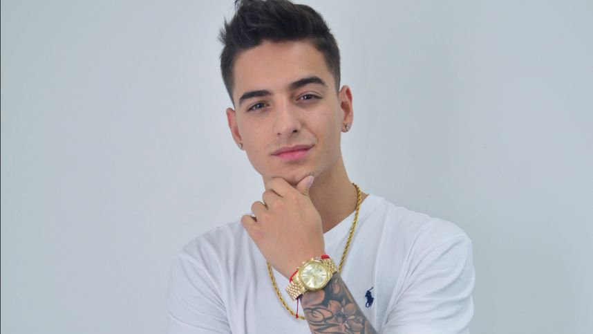 globovision's tweet photo. #EnVideo Presentación de #Maluma en #Guanta dejó disparos y disturbios  https://t.co/xiaTZwJQnf https://t.co/iB0L2yQVpY