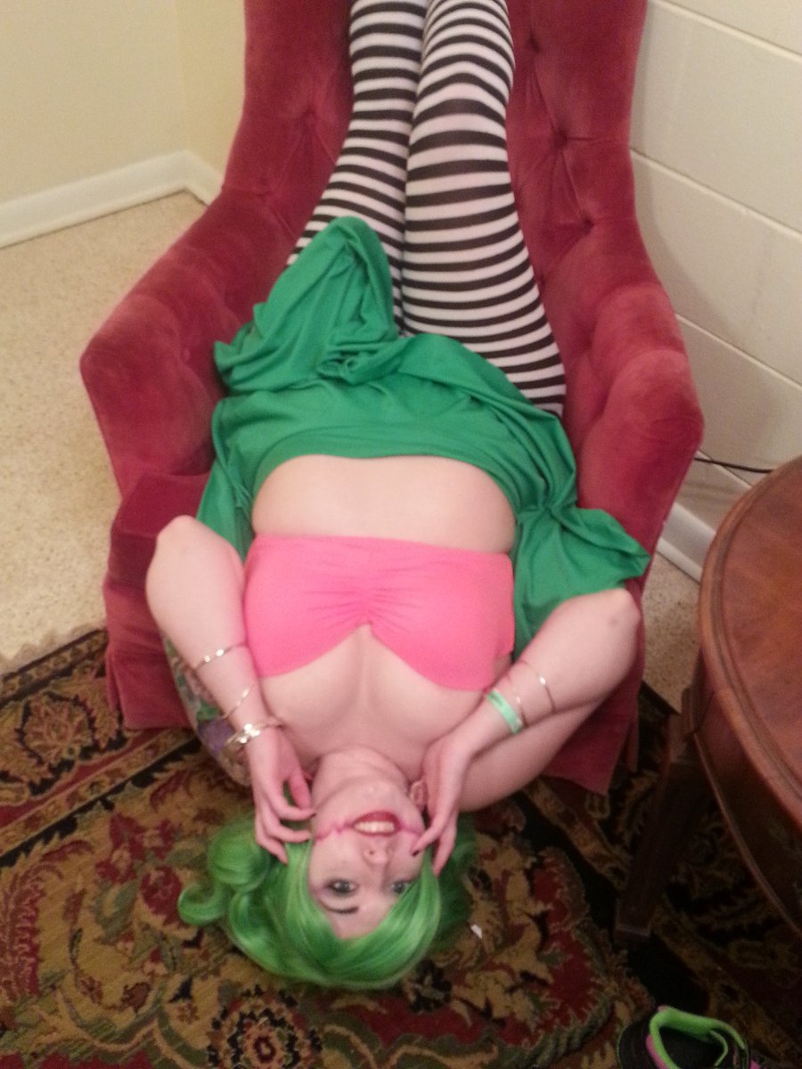 Sniickersnee's tweet photo. Random chair means photo time, right? #modellife #jokercosplay #thejoker #ameliacon https://t.co/OAgYYuZB89
