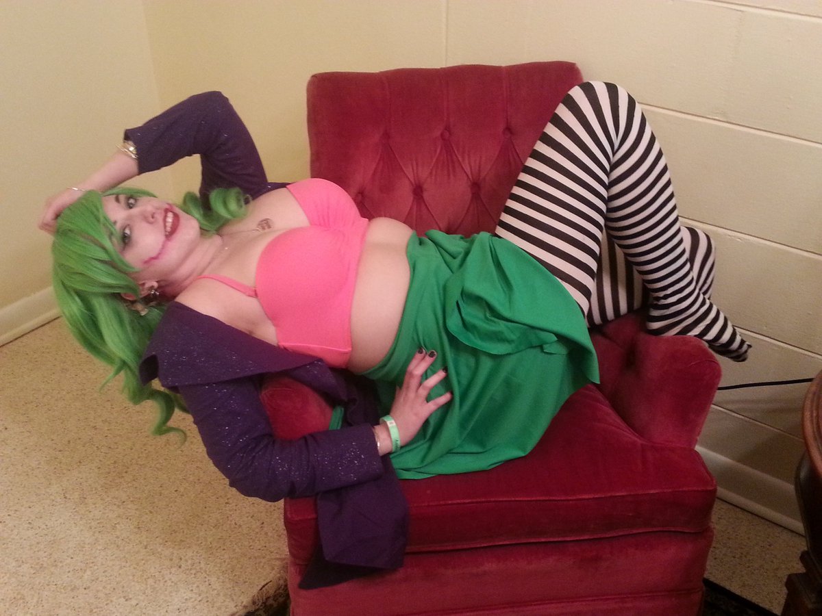 Sniickersnee's tweet photo. Random chair means photo time, right? #modellife #jokercosplay #thejoker #ameliacon https://t.co/OAgYYuZB89