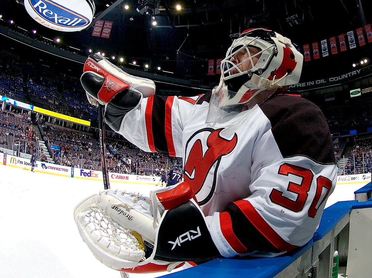 It's also #SaluteMB30 Night in New Jersey as the <a href="/NJDevils/">New Jersey Devils</a> honour legendary goaltender Martin Brodeur. 👊
