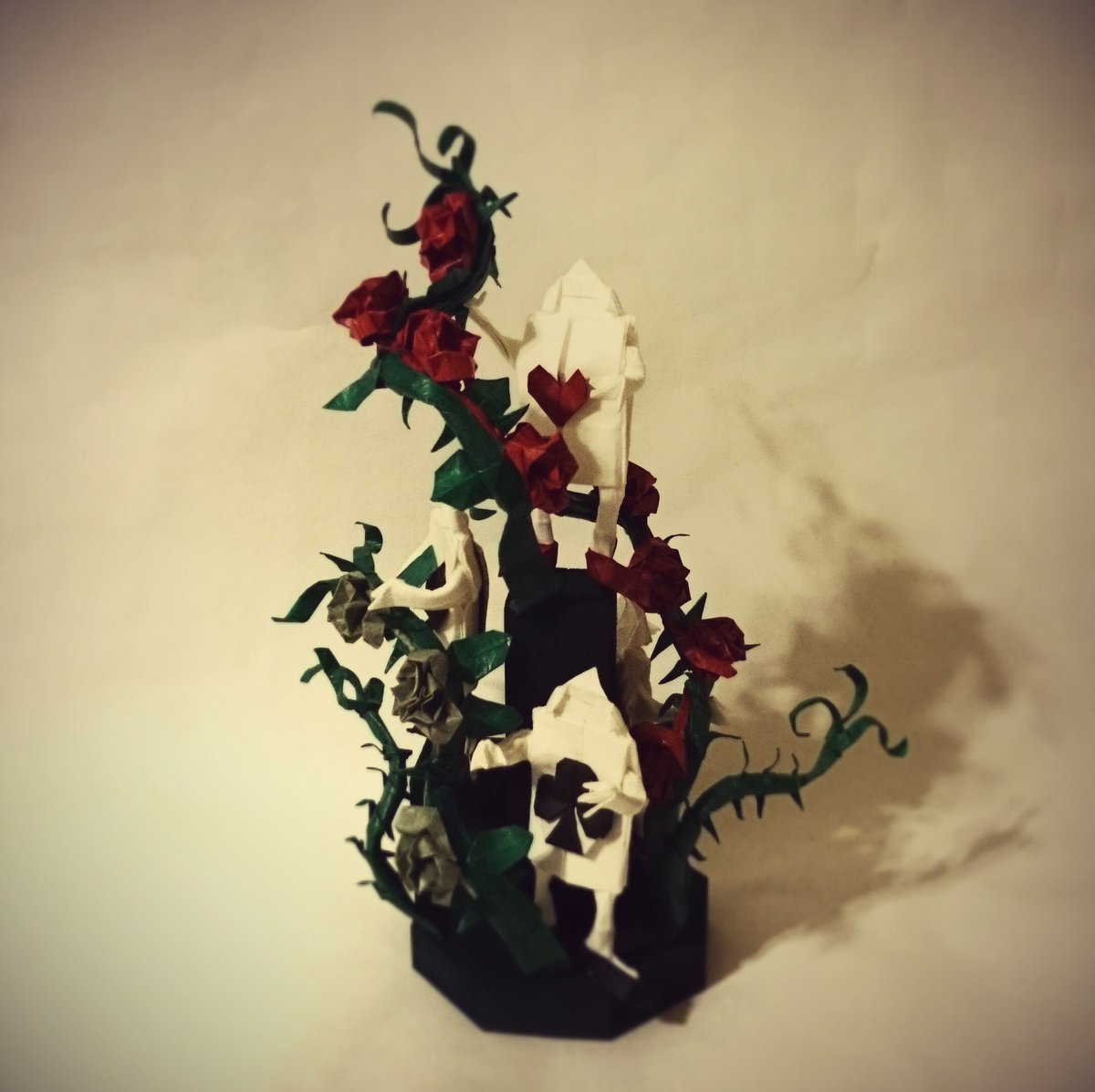 Kanoko9 急いで 急いで 赤く 赤く Origami 不思議の国のアリス トランプ兵 複合 正方形3枚使用 茨 薔薇付き茨 薔薇 葉付き茨 長方形1枚折り T Co Junkvzd26y Twitter Kanoko9 急いで 急いで 赤く 赤く Origami 不思議の国のアリス トランプ兵 複合 正方形3枚使用 茨 薔薇付き茨 薔薇 葉付き茨 長方形1枚折り T Co Junkvzd26y Twitter