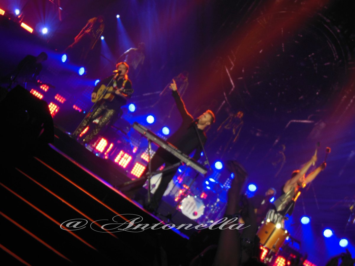 ladyanto_p's tweet image. With @takethat ;-) :-)  XXX 
#TTIII #LiveInMilan #ForumAssago