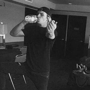 SweetRiker's tweet photo. "Ross no va a ganar"
#VoteRossLynch #KCA https://t.co/Z79KiMllAb