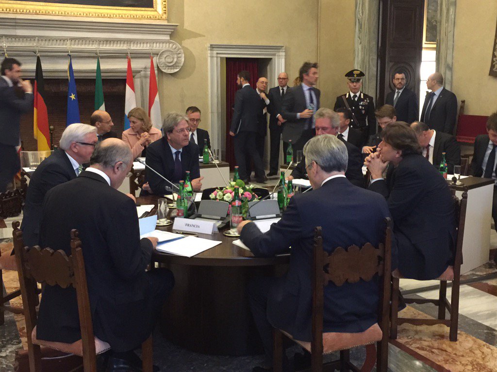 stefanover's tweet photo. Get started! #EUfounders in #Rome @PaoloGentiloni @LaurentFabius @GermanyDiplo @dreyenders #Asselborn @DutchMFA https://t.co/YUhcWyqZWn