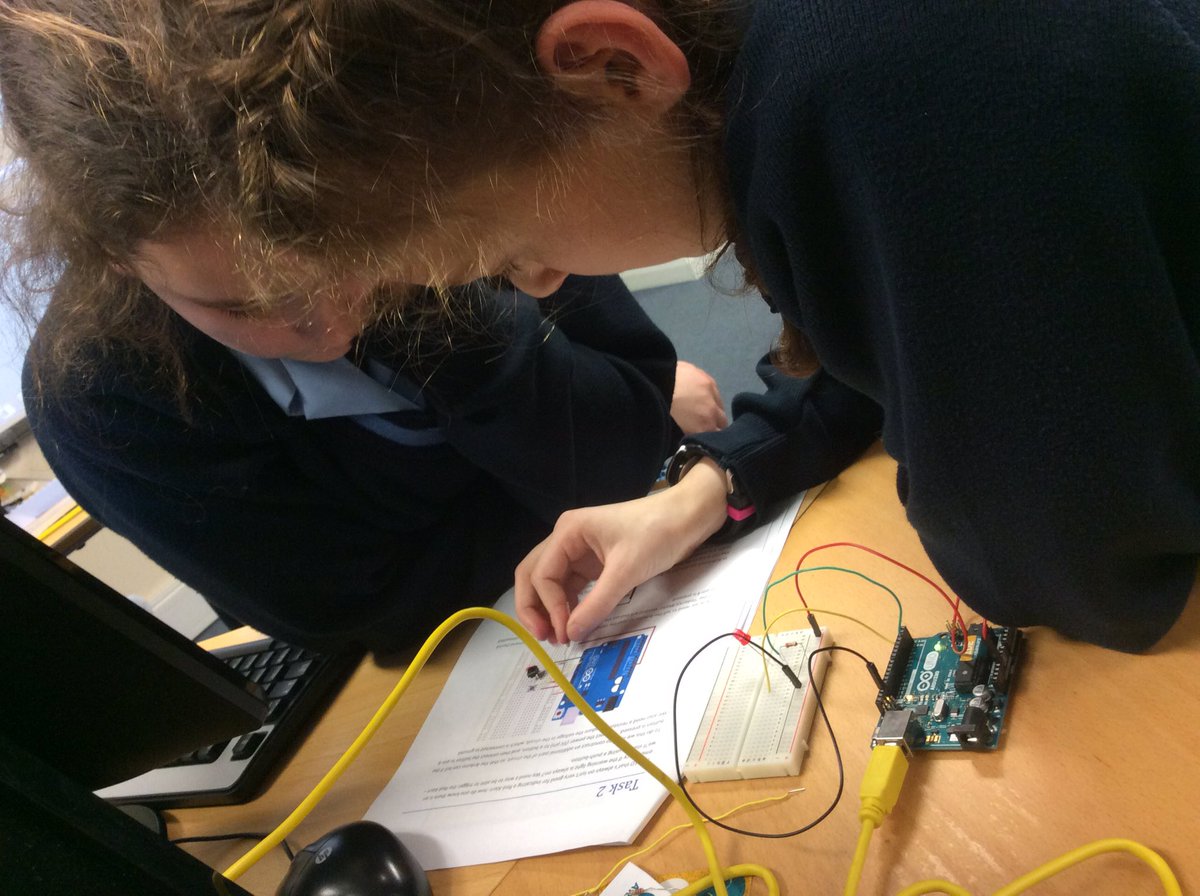 CHSComputerSci's tweet photo. Year 7 have been getting to grips with the @arduino ready for their @CHSSTEM Mission to Mars challenge https://t.co/WUPy5y0i4B