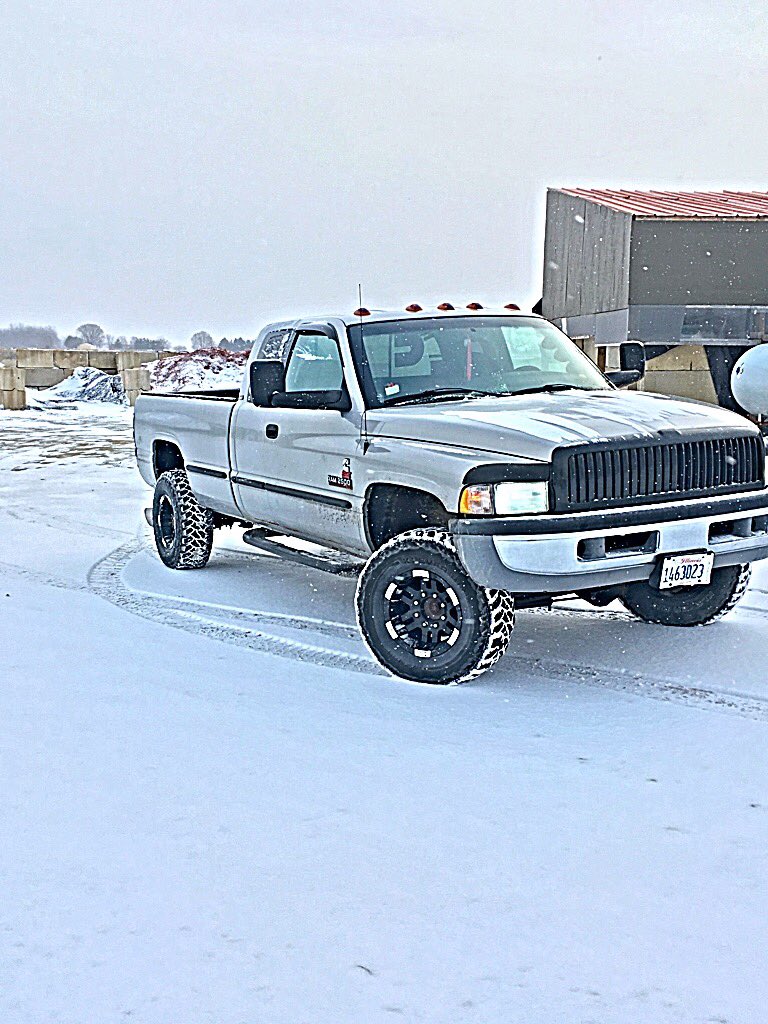 codyhopman's tweet photo. #trucktuesday @TbredDiesel @Team_Cummins @cummins_addict @zach_baty @RattleTrapISB #cummins https://t.co/wfRzoQg141