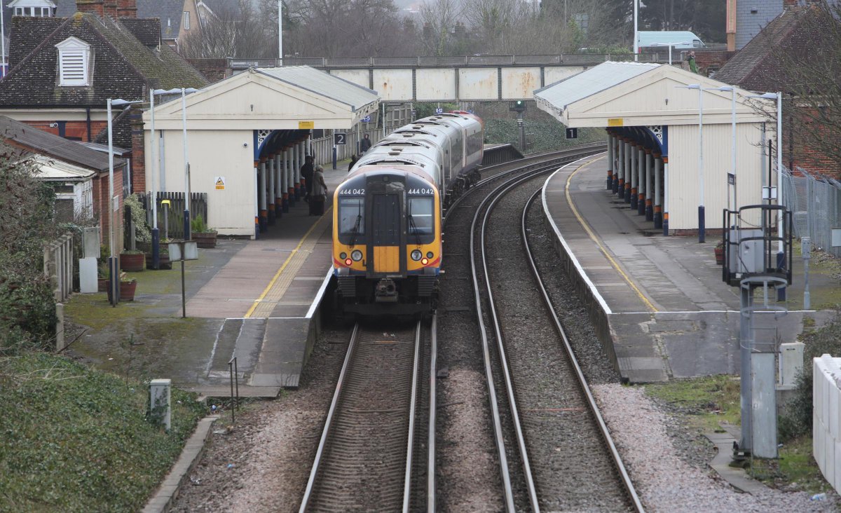 Bournemouthecho's tweet photo. "I saved her life as if it were my sister”: man rescues blind woman who fell on rail track https://t.co/iG9vefYtLN https://t.co/OGF5RKkhnK