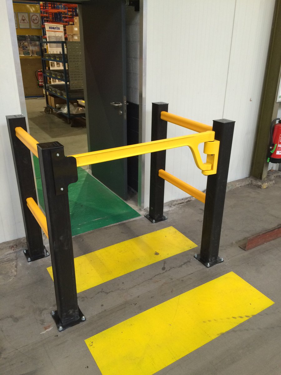Boplan's tweet photo. Seperating vehicles and pedestrians at work! Thanks to #AxesGate #FlexImpact https://t.co/18x1HTj6LQ https://t.co/wtDTUkwolH