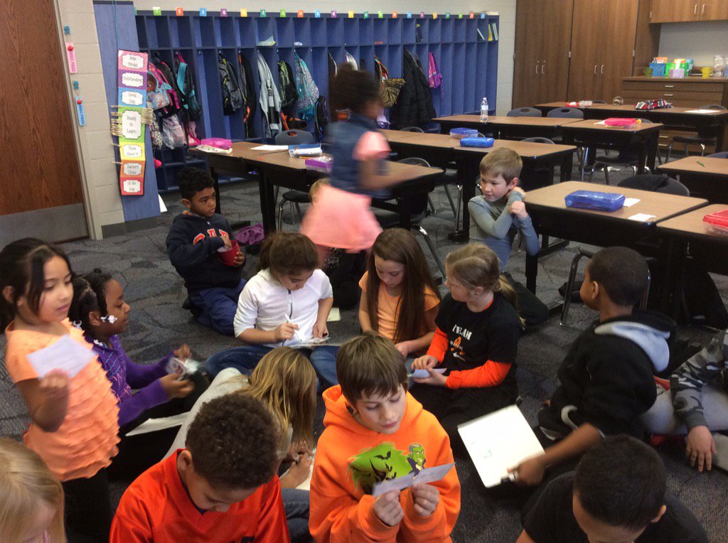 MrsSchlecta's tweet photo. Playing 'I Have, Who Has?' with money. #proud2bog https://t.co/pdFHoLMKBf