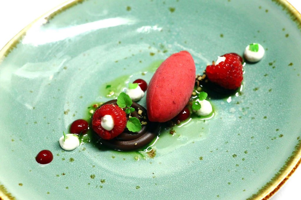 14 februari nadert snel. Ook wij zijn dol op de liefde en chocola!Reserveer snel want vol = vol!!!