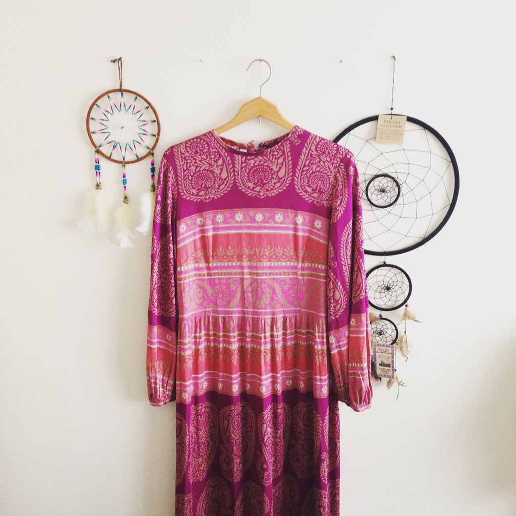 TOUCHMAJUNK's tweet photo. Found this beautiful maxi dress in the vintage section of @CR_UK on Portabello Road 💕 #charitytuesday #vintagestyle https://t.co/rZekpgAWgd