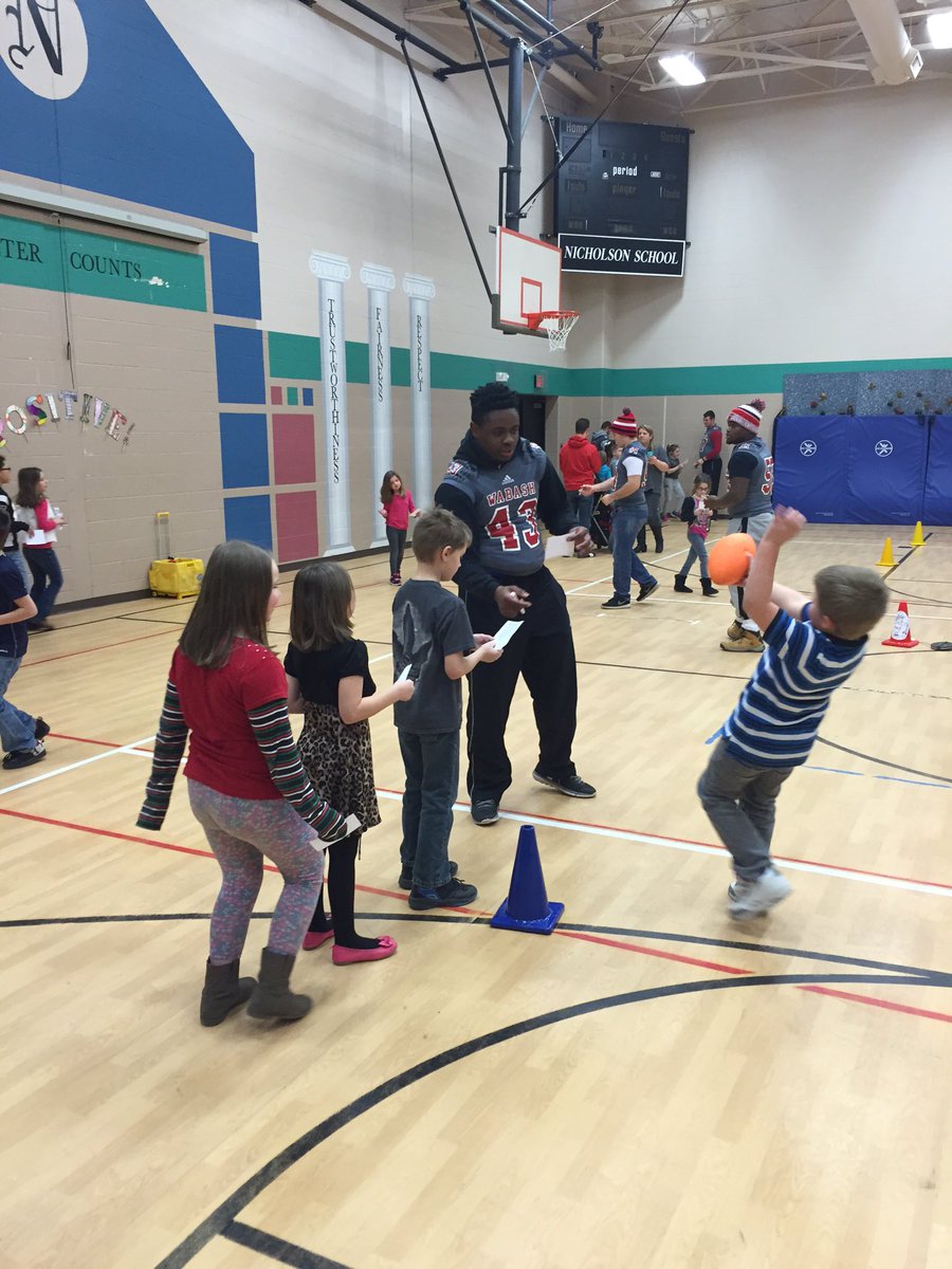 CoachOlmy's tweet image. Thank you to Nicholson Elementary for letting @WabashFB participate in @FUTP60! #Ldrill