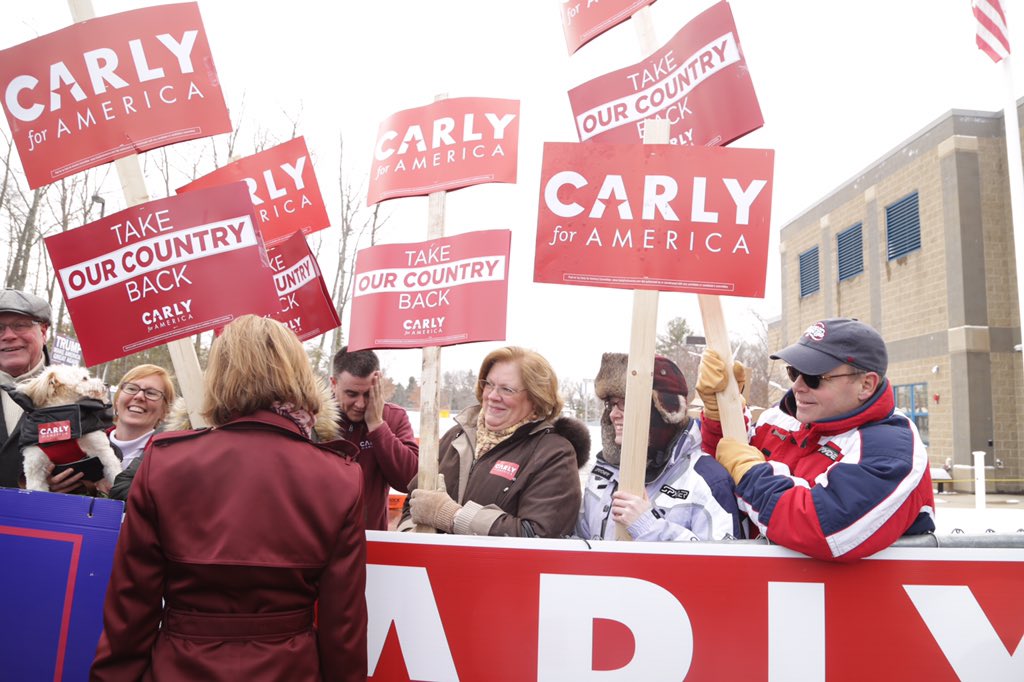 CARLYforAmerica's tweet photo. .@CarlyFiorina greets supporters outside a polling location in Londonderry #fitn #nhpolitics #Carly2016 https://t.co/2WkAQRs6Wc