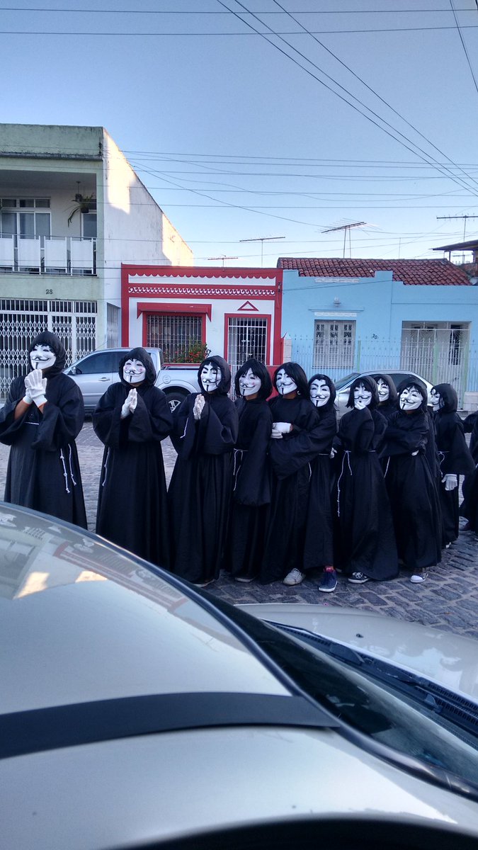 Galcms's tweet image. É carnaval  idade......