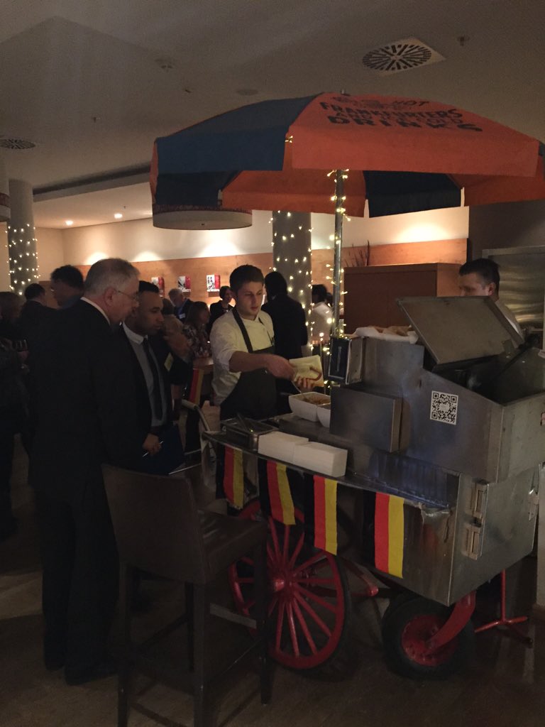 SLExchange's tweet image. Line on up for a well deserved frankfurter after a long day at #slabs