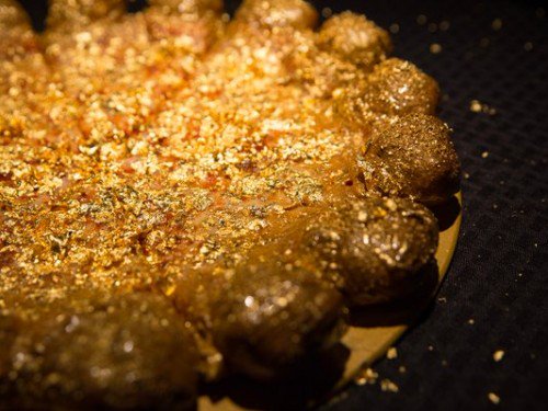 Frozen haute chocolate мороженое. Сандей «frrrozen haute chocolate». Золотой самородок магадан магазин. Самородок меди 420 тонн. Самая дорогая еда в мире.