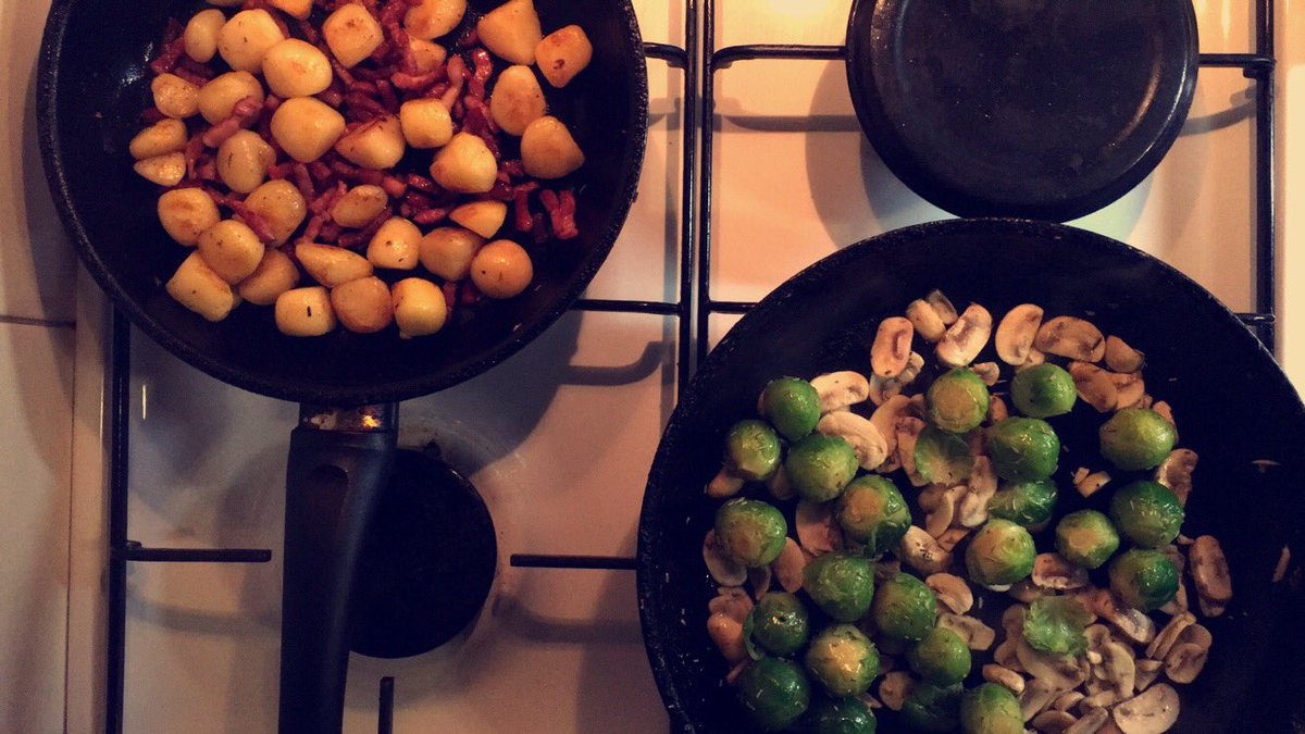 dieugab's tweet photo. First time cooking for my dad went well 😳 #kitchentuesday https://t.co/utpe7PrPb5