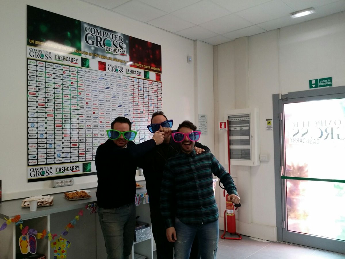 ComputerGross's tweet photo. Buon #MartediGrasso a tutti dai #CashAndCarry di Computer Gross! #ACarnevaleOgniScontoVale #ILoveComputerGross https://t.co/2KsXOECiy3