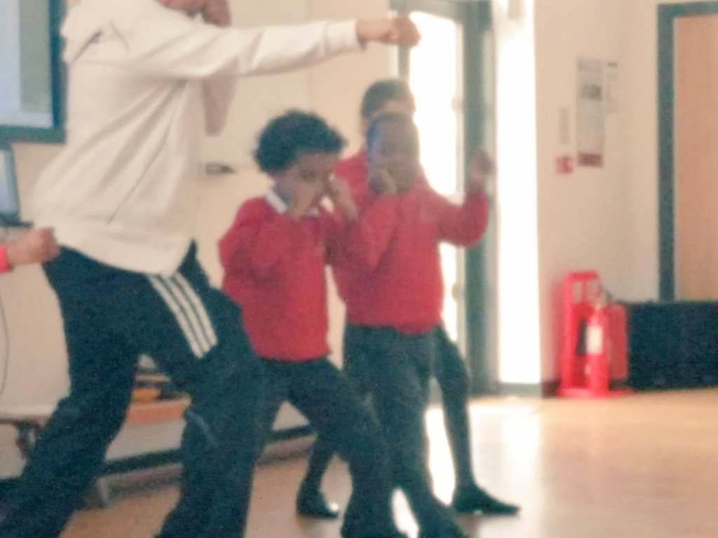 MissStanton21's tweet photo. Boxer @TashaJonas came in to talk to us today! #EnterpriseWeek @terriroberts4 @NewParkPrimary @Mr_Willis https://t.co/oksuDc0b9c