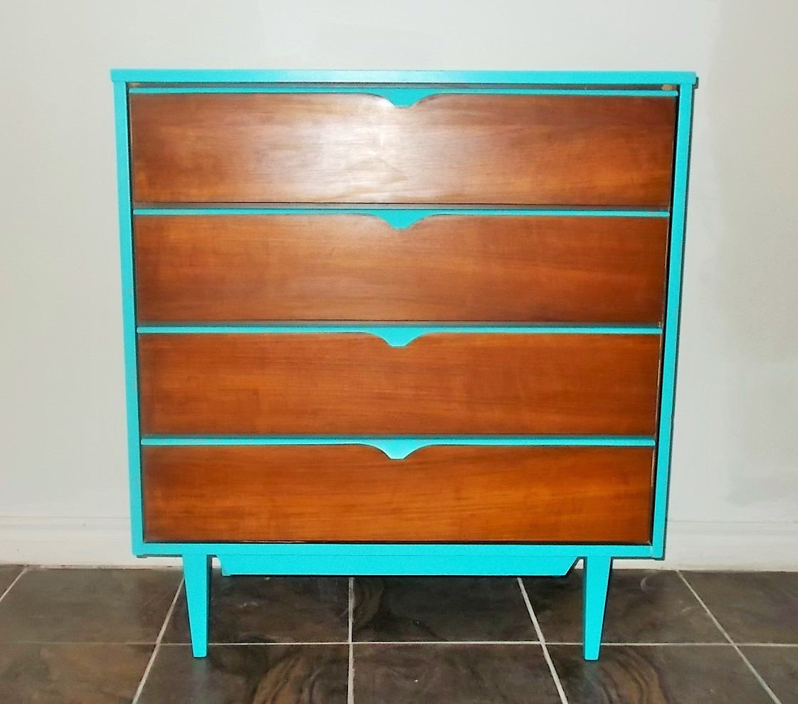 milowick's tweet photo. This dresser was always beautiful but now it's a statement piece. https://t.co/96VIRRRswv
