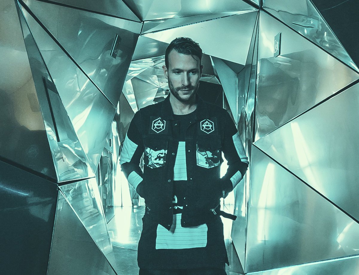 Don diablo 3. Don diablo dangerous. Don diablo фото. Don diablo dangerous. Don diablo 1996.