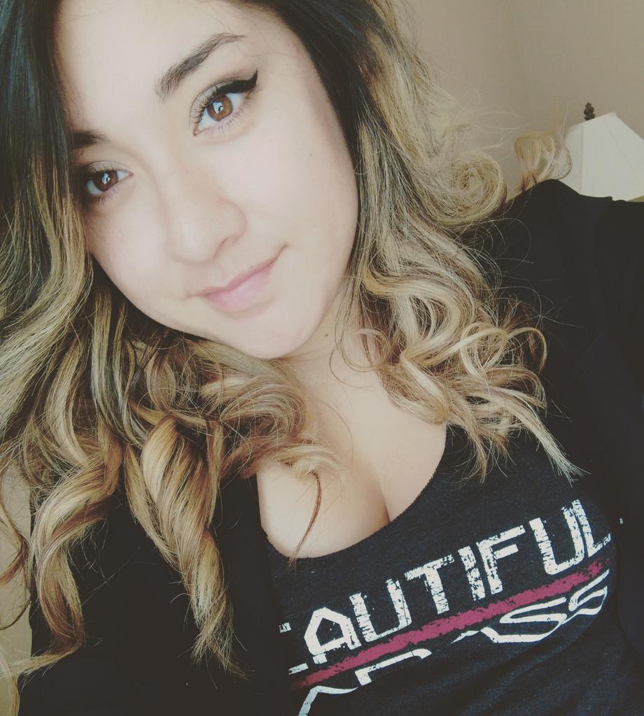 wolfgen3's tweet image. Sometimes I'm not lazy and try to look decent 😘