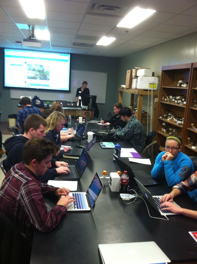 #MB362 students hard at work in sci comm workshop. What is the 'so what' factor? <a href="/Nancy_Baron/">Nancy Baron</a> <a href="/aqua_belle/">Laura Treible, PhD</a> @UNCW_CAS