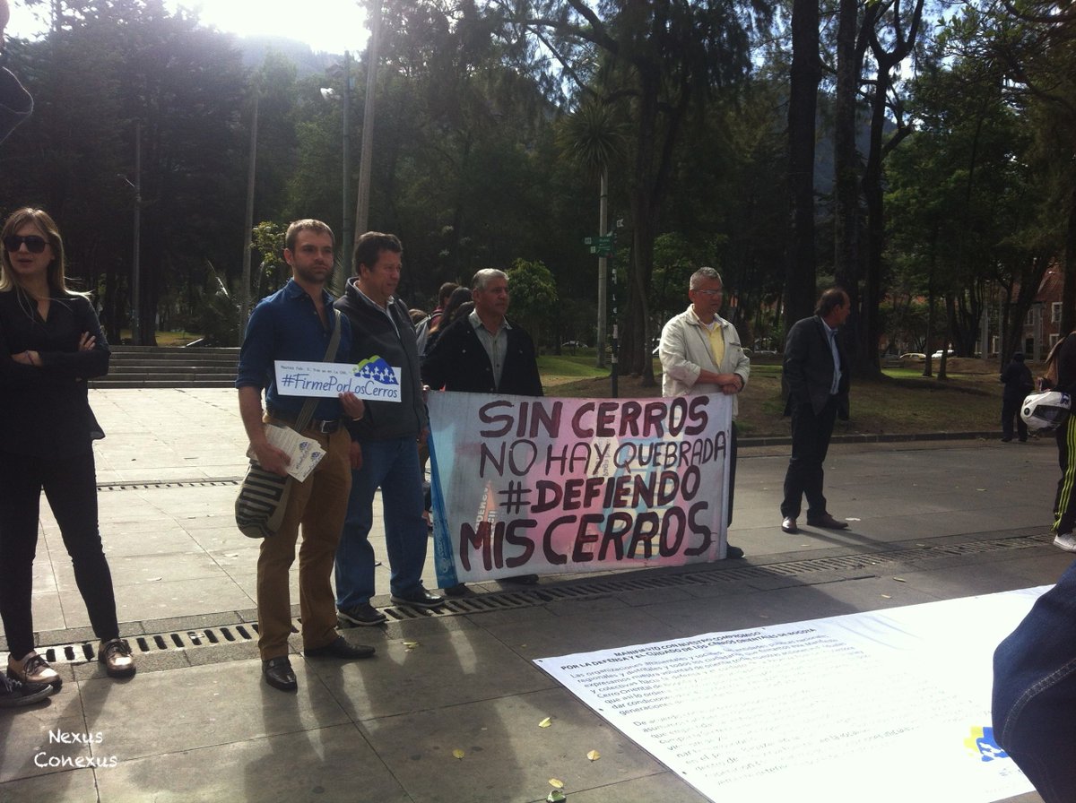NexusConexus's tweet photo. #FirmesporlosCerros #DefiendoMisCerros Hoy frente a la CAR. Petición en línea: https://t.co/aUzDRVm0ta https://t.co/LNUv5srpig