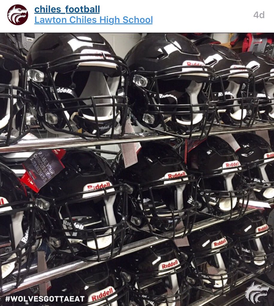 Equipment_Man's tweet photo. Excited for @chilesfootball and their new @RiddellSports #SpeedFlex helmets and #PowerSPX pads! #WolvesGottaEat https://t.co/FXBrvdsavL