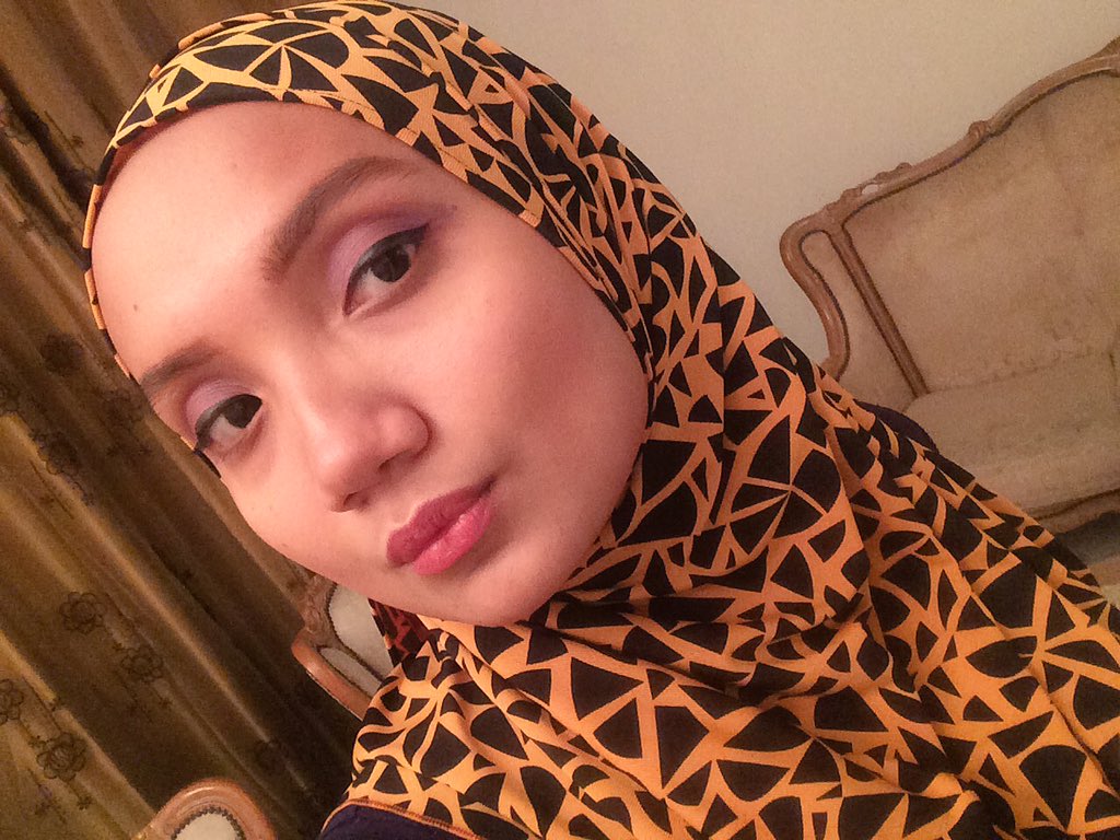 aishaabadrul's tweet photo. For the first time and give a shot, not a pro but im satisfied @twt_makeupmy 🙊💪🏻❤️ #newbeginner #makeupforfun https://t.co/xdE4S37Dg0
