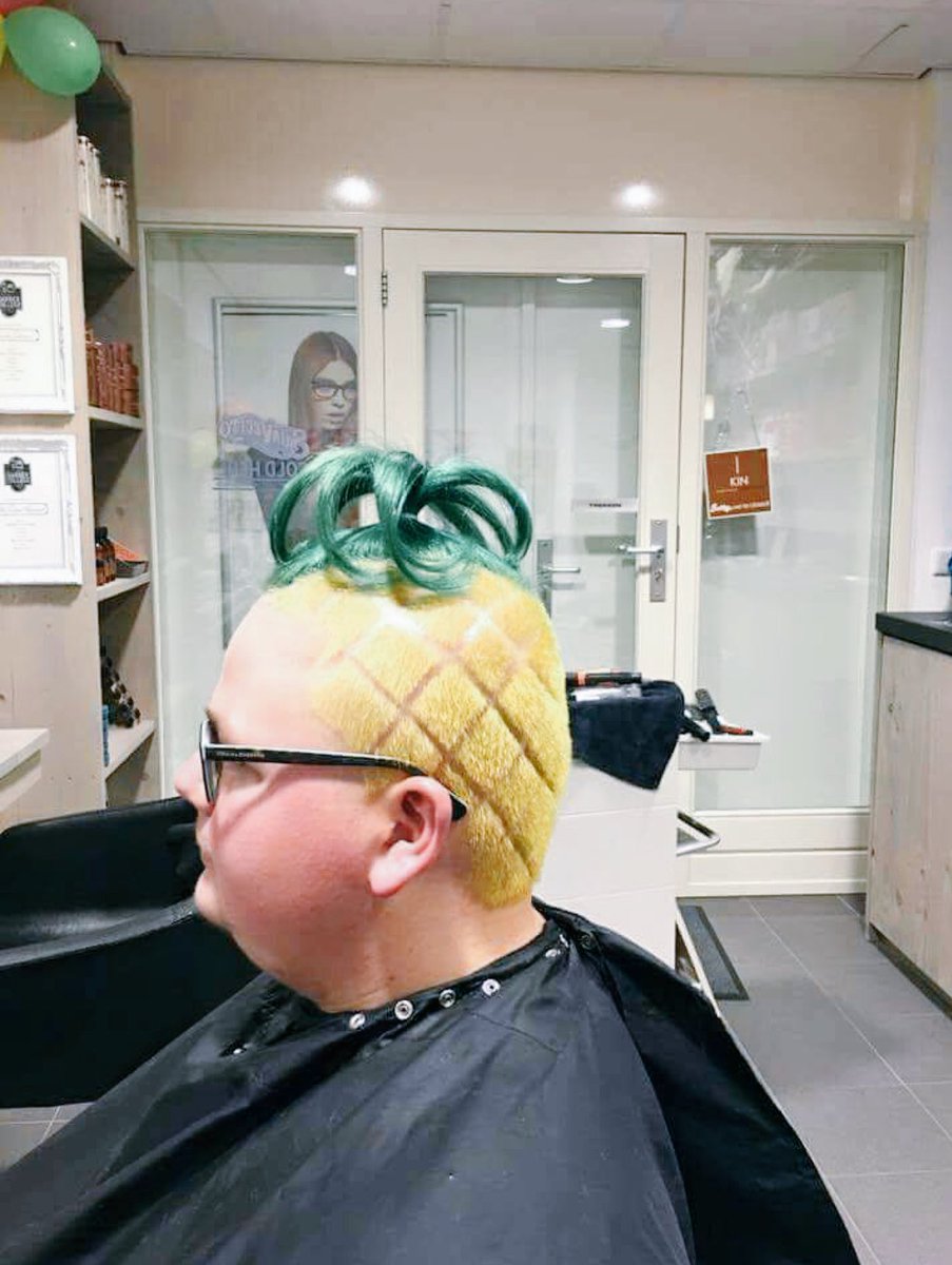 Trakades's tweet photo. Mais à quel moment tu te dis, putain mais j'ai trop envie de faire de mes cheveux un ananas ? https://t.co/4whvAPWDMU
