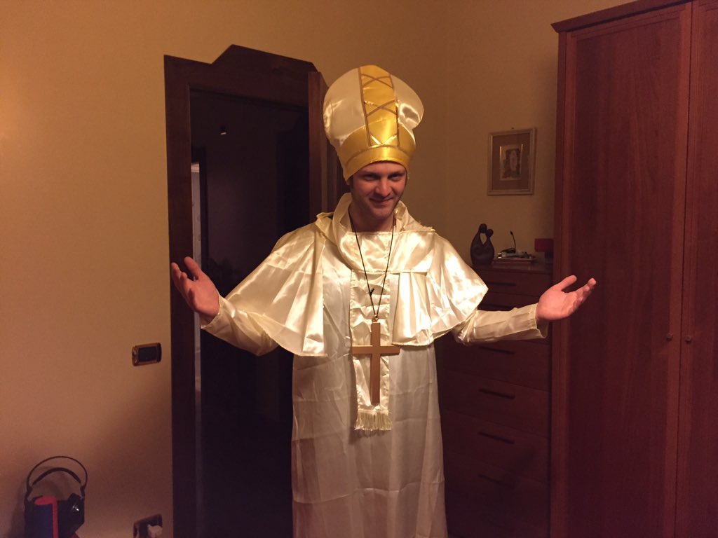 dicarlodomVsDDC's tweet photo. @Pontifex_it fratelli e sorelle buon #carnevale @frankiuorio @BuonoClaudio @FrankieZirpo @grieco_pia @dicarloant https://t.co/dvwBNwRv5l